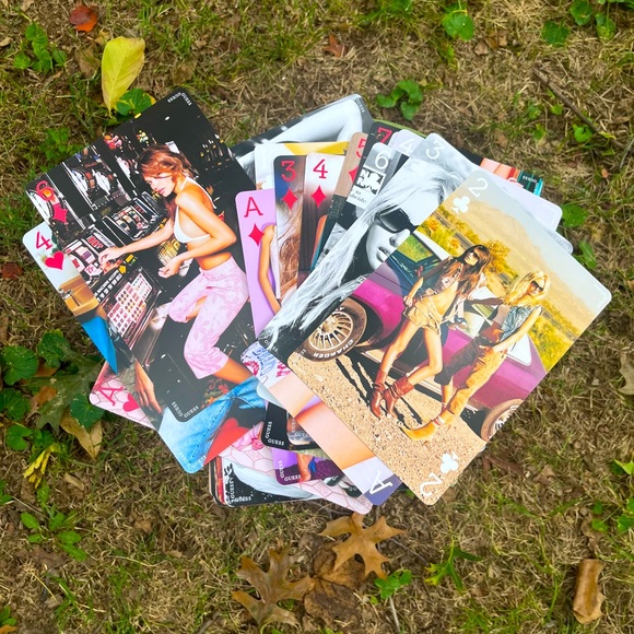 Guess Spring 2004 Catalogue Collectible Playing Cards by Paul Marciano - Picture 13 of 16